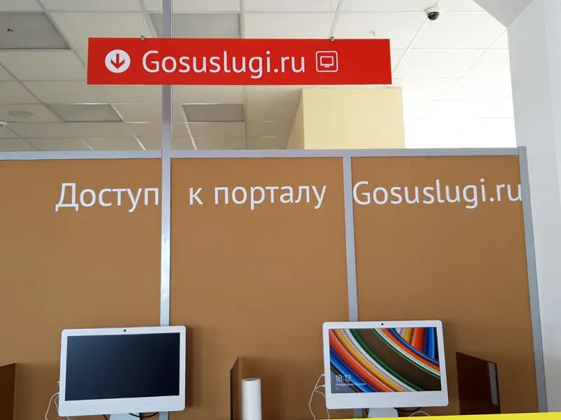 Оформление зала обслуживания наклейками